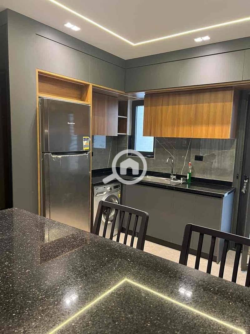 4 4fbbf161-ac54-40ce-b32e-9e0e4e7c6774. jpg