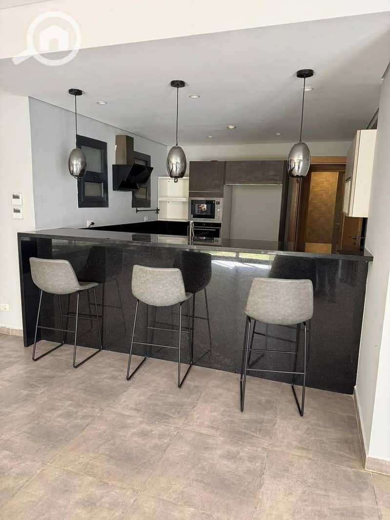 8 WhatsApp Image 2025-12-04 at 15.28. 39_84cbbe8f. jpg