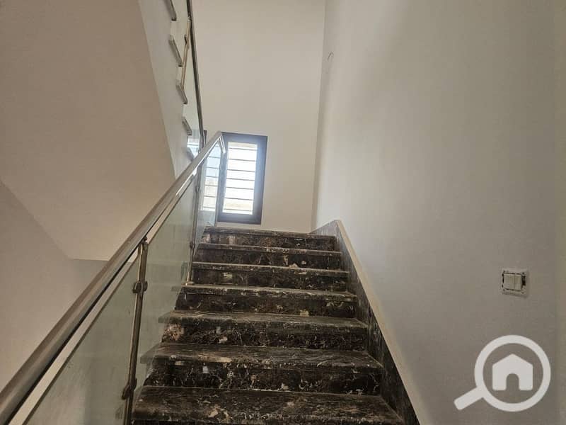 8 a5d79b59-5102-4de5-9f52-d5cfa694dd6d. jpg