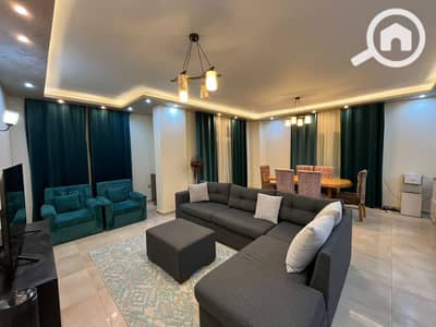 شقة 4 غرف نوم للايجار في الشيخ زايد، الجيزة - IMG-20251215-WA0162. jpg