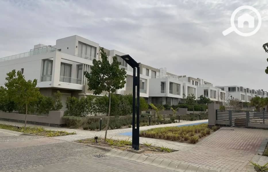 4 8325530-0c1cfo_1400x900. jpg