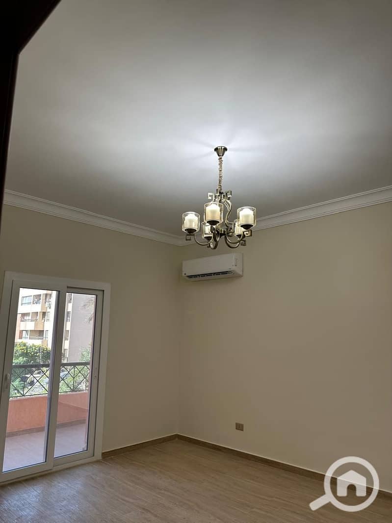 10 19884f6d-ceaf-45c6-a70e-6589b1ce78f9. jpg