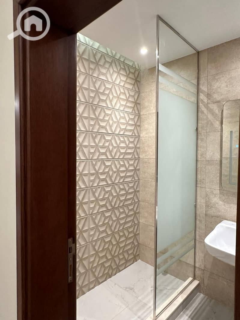 16 ddd0c0aa-3642-4b18-96eb-e6db8539271e. jpg