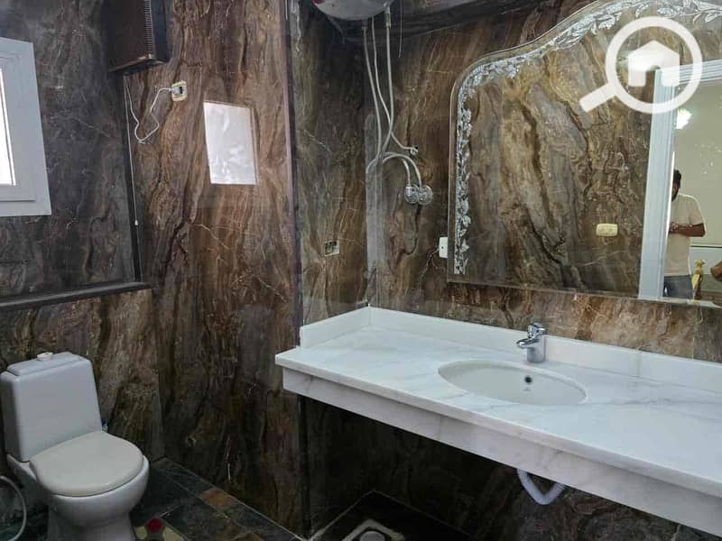 3 700ab7d8-4541-41c7-a9b2-8fa1a8d1a7fd. jpg