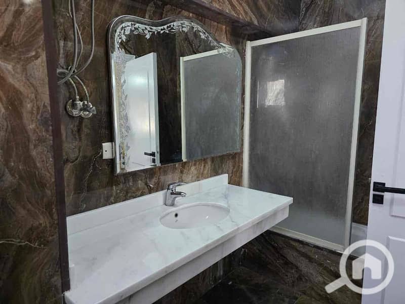 4 1ae5c14a-5836-42dd-8e8c-3c385da59009. jpg