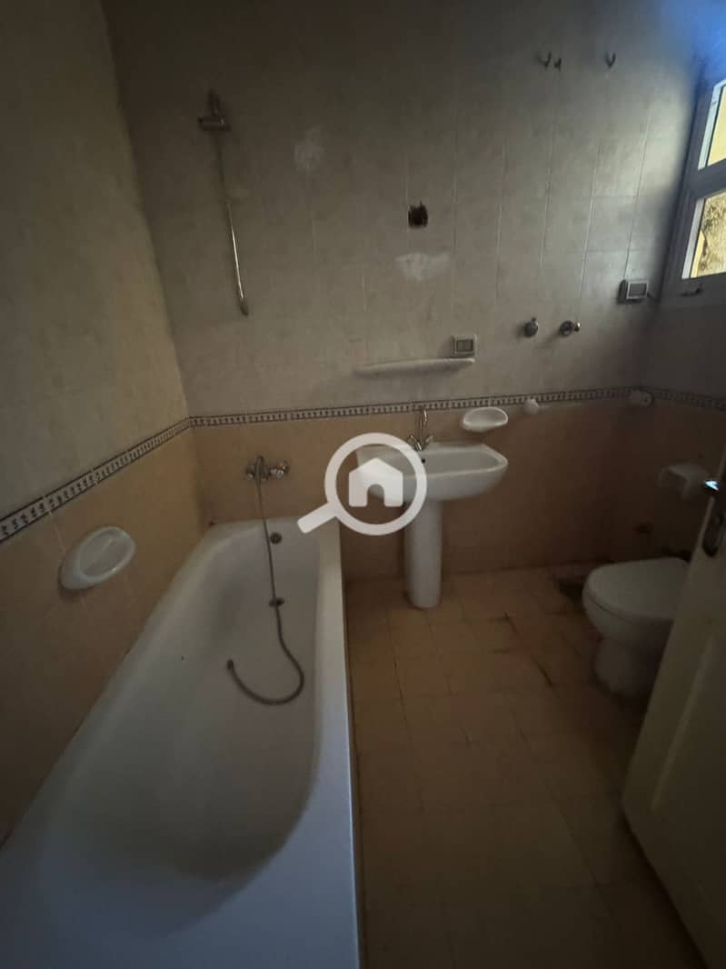 10 13df5e30-d074-48ab-8bef-8129ad40b2f8. jpeg