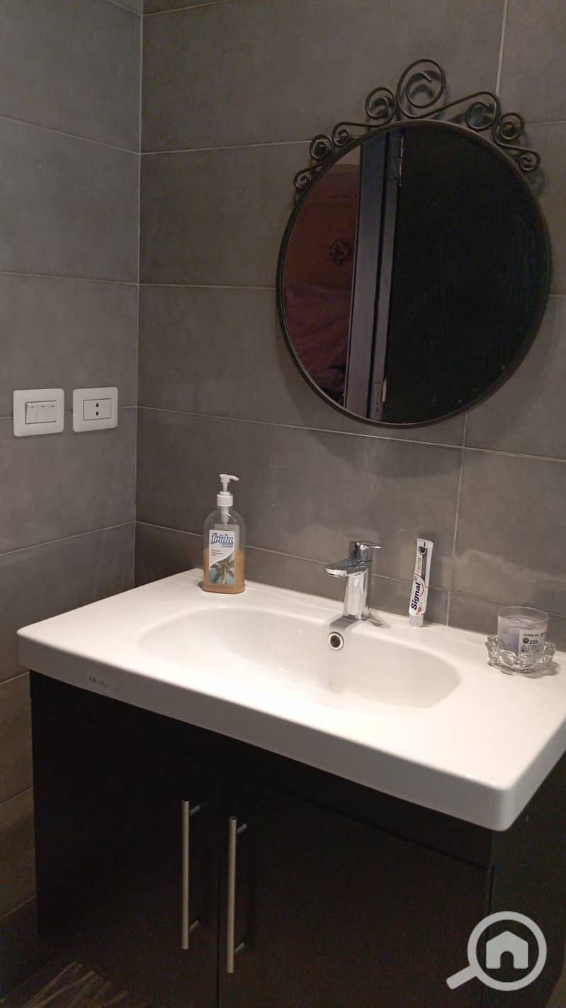 4 f6f8ae4f-d194-41e5-b6ce-99aa7af034f9. jpg