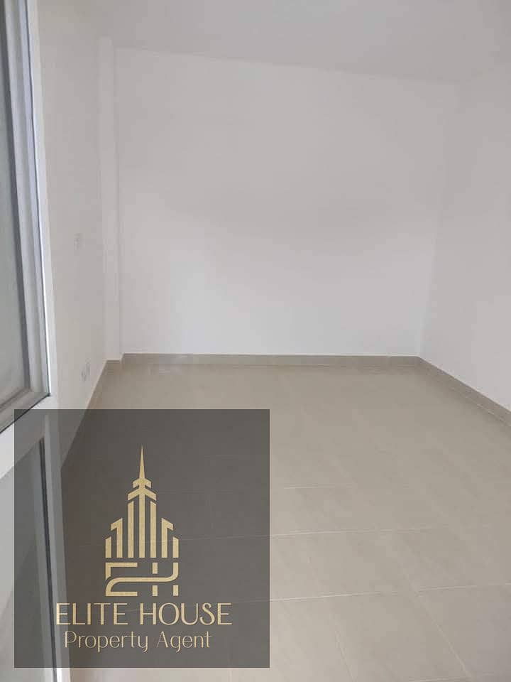 10 6421d188-be68-481c-a5ef-17bf59c2aedf. jpg