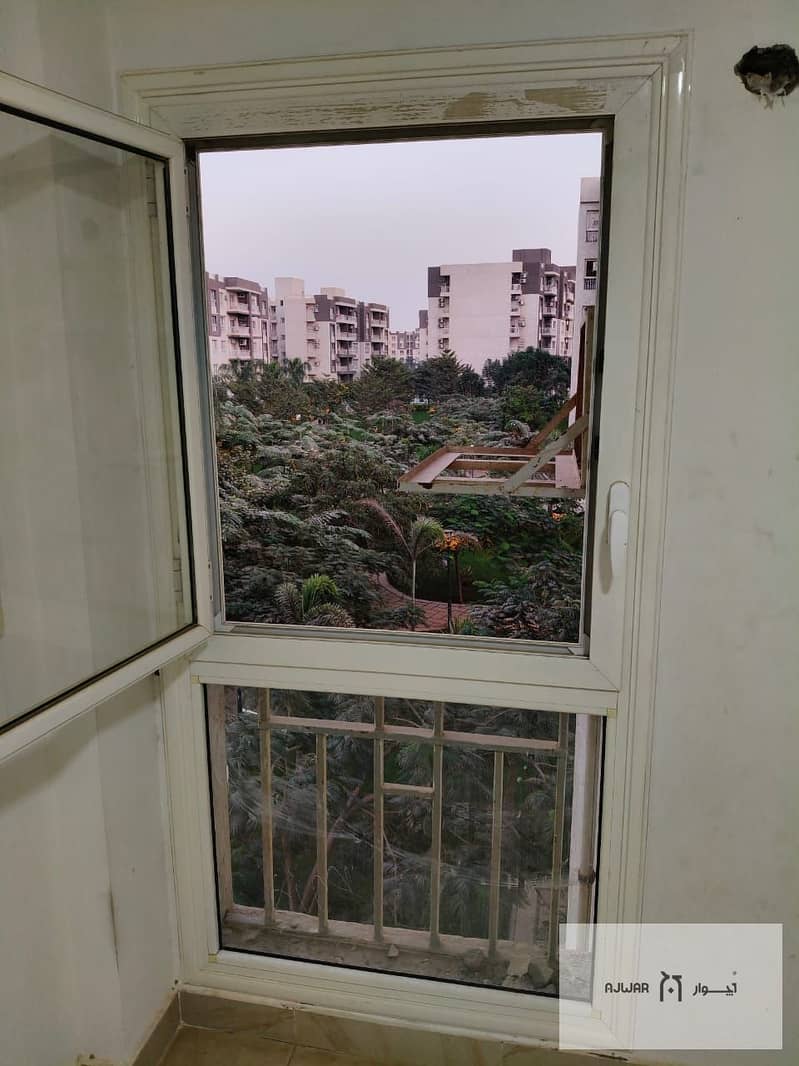 2 b072e182-1363-47e9-b0ee-13c4940c543f. jpg