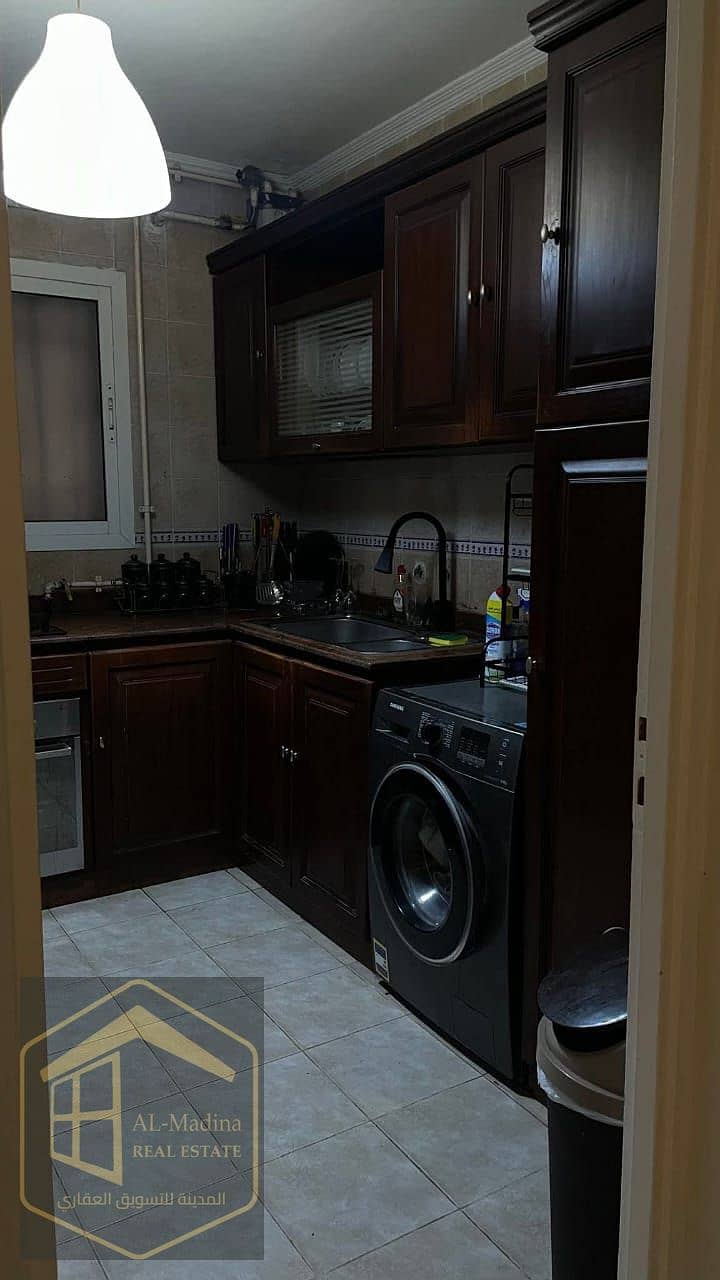 10 76d837cb-c9bb-48f3-81f6-c497e96eb25d. jpg