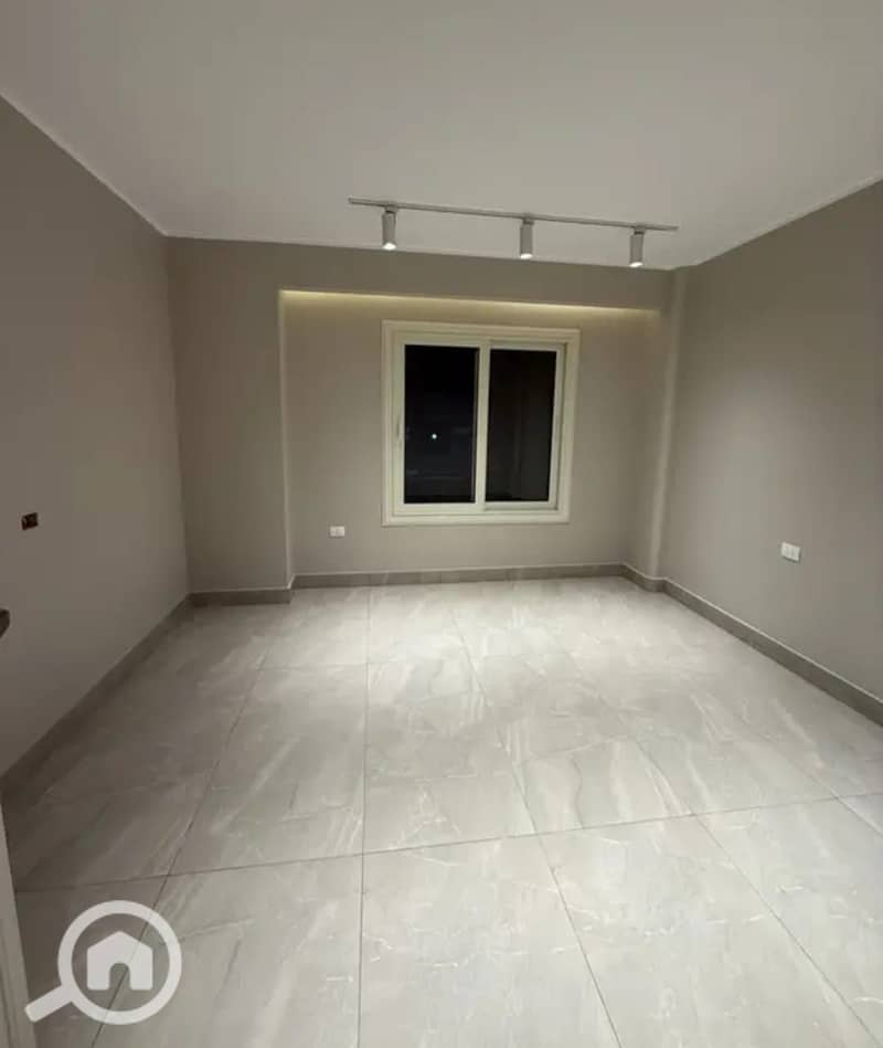 3 573a7f15-3ab8-4706-8661-3c08e1a8590d. jpeg