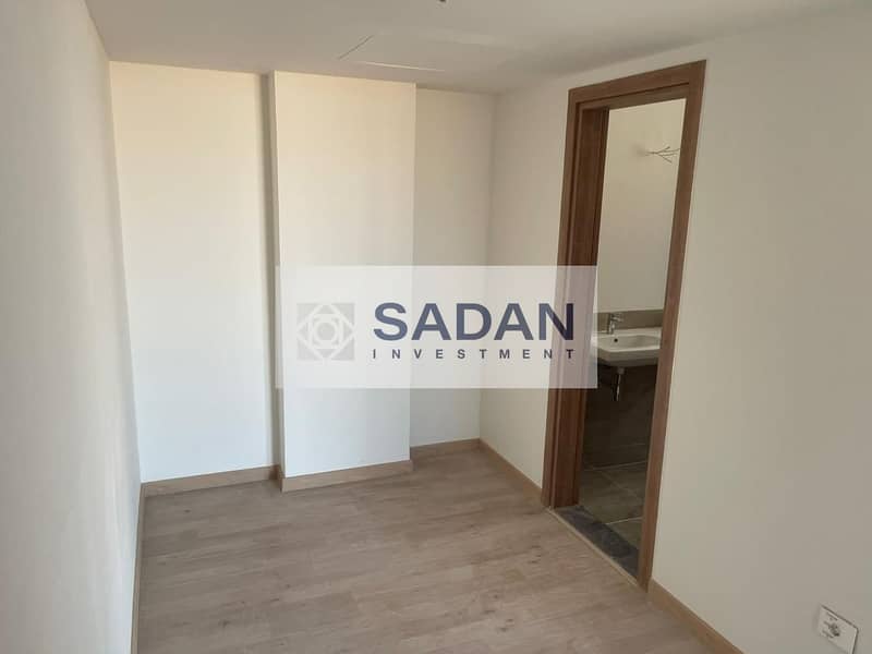 5 e7942cdf-8a81-4346-8303-e909b78f33b2. jpeg