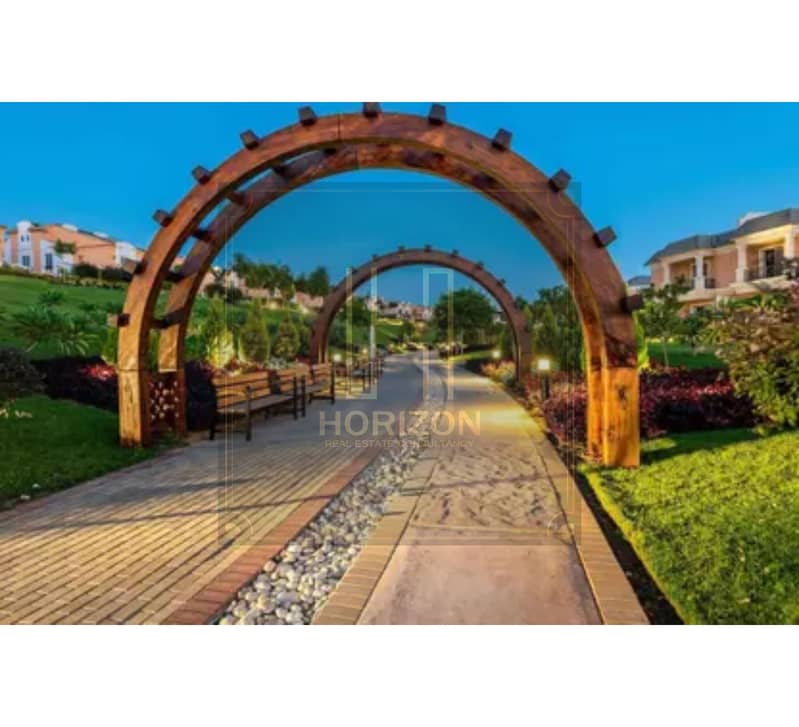 8 8403039-b3ce8o. jpg