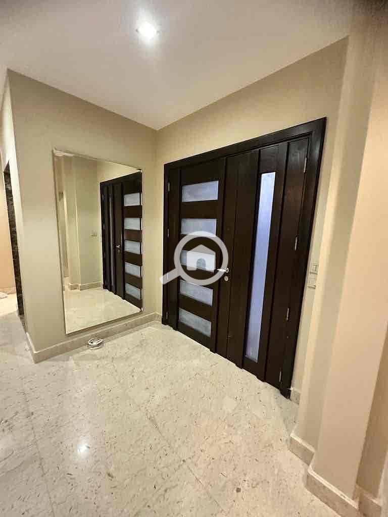 11 992e47f3-a51c-4567-82b9-5f9f2ad4cac6. jpg