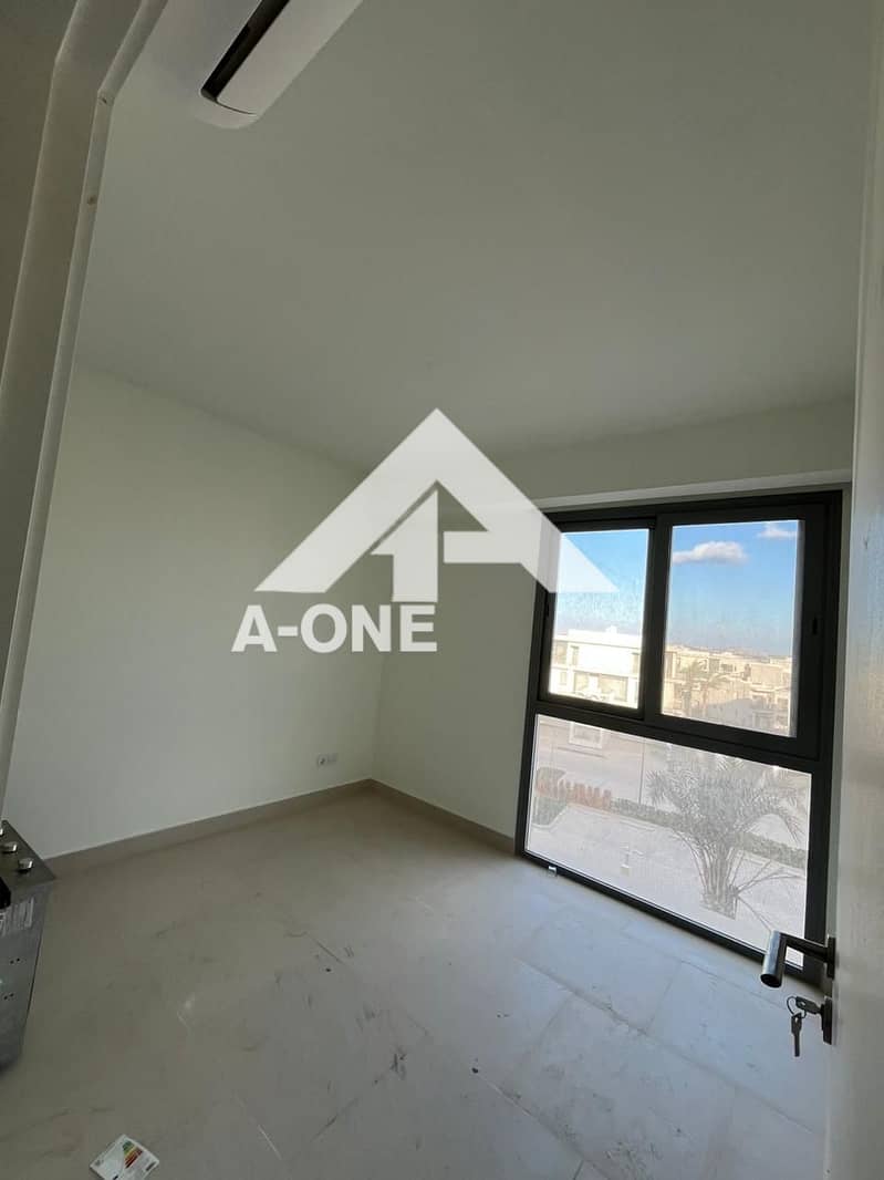 12 d2335806-a3cd-40fb-b253-1aec44193bb6. jpg