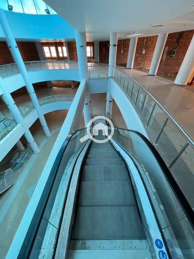 محلات تجارية  للايجار في الشيخ زايد، الجيزة - IMG-20251012-WA0238. jpg