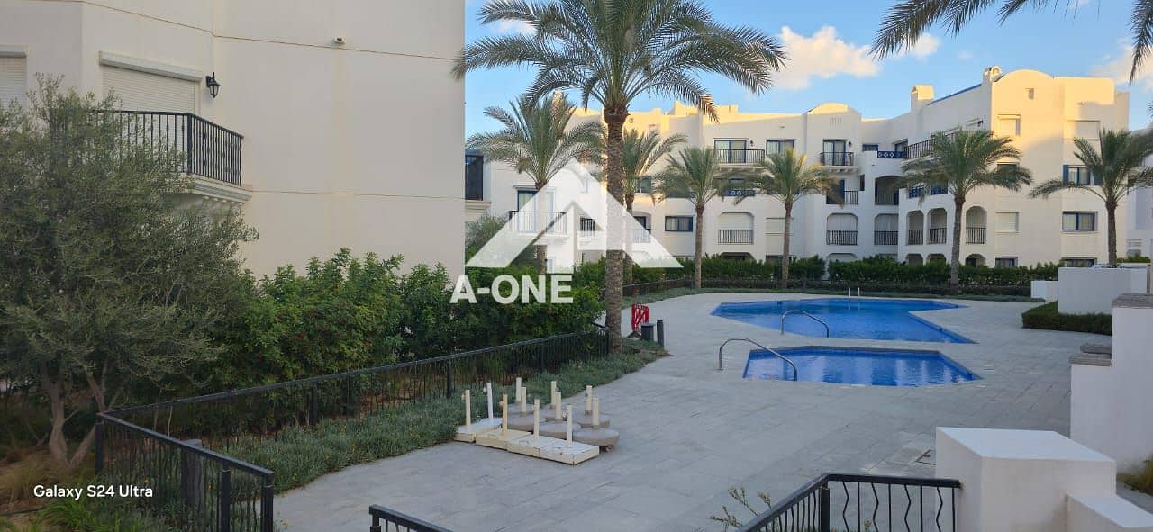 8 f8695bbf-c0f7-47ef-8888-c99426bdd8f3. jpg