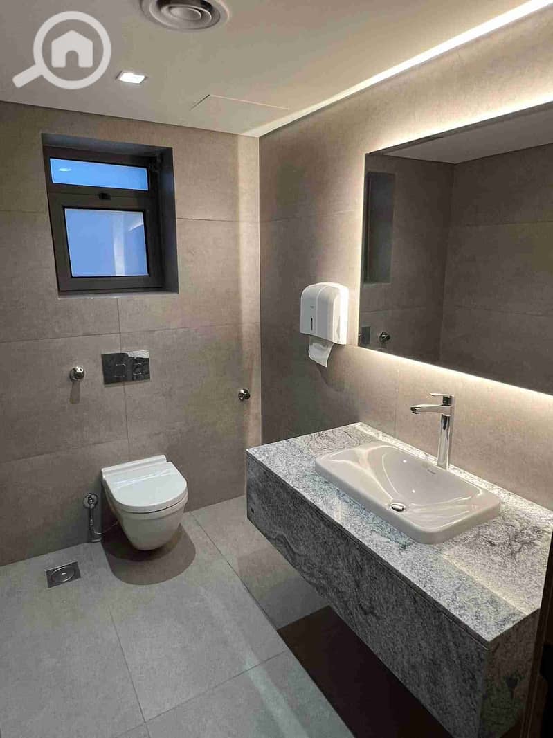 4 FB_IMG_1760894455441. jpg