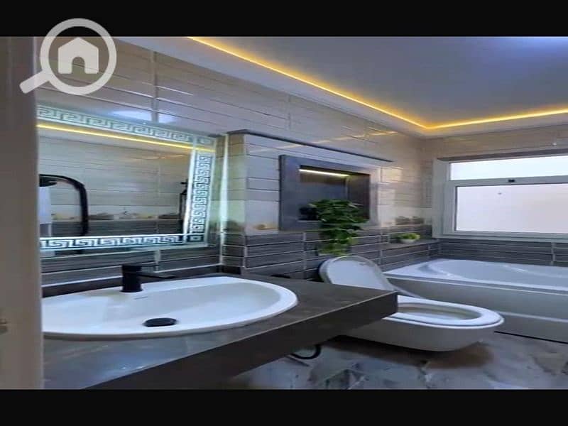 17 8372f4ee-6541-418e-a4d5-f59244def3f6. jpg