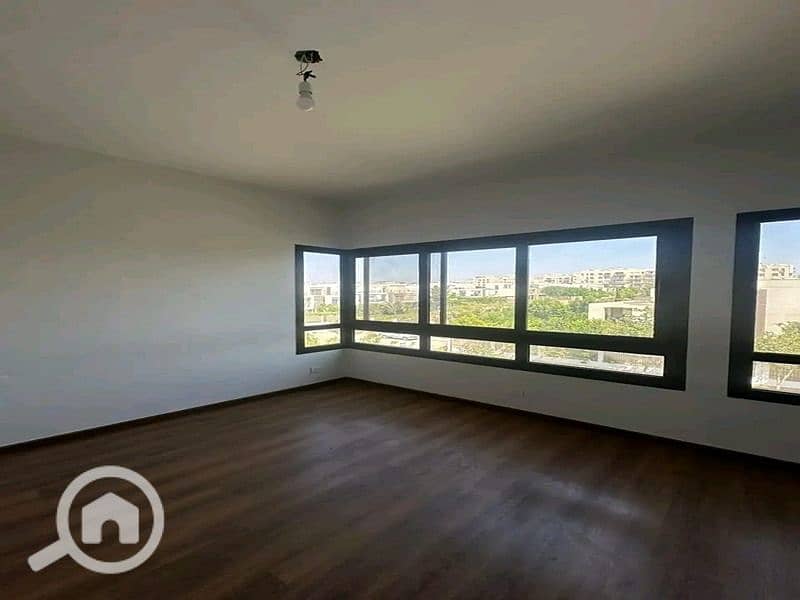 4 e89316e4-2f45-4314-81b4-748306aabe9b. jpg