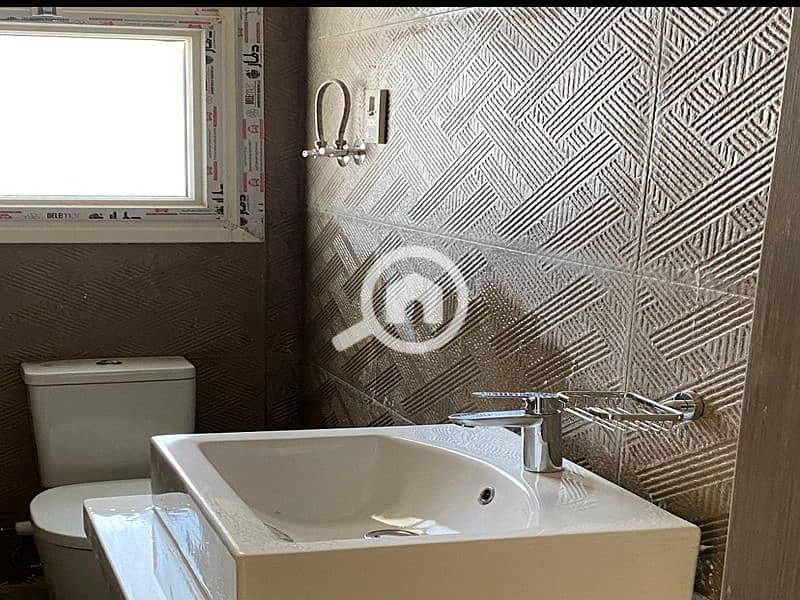 11 dced6ec8-3a77-4845-8641-b86012075124. jpg