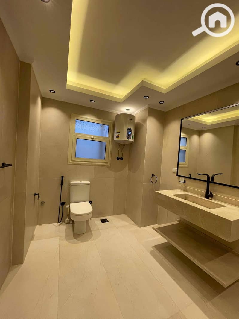 14 7698889f-54ee-4458-9d82-5a721ff8bc47. jpg