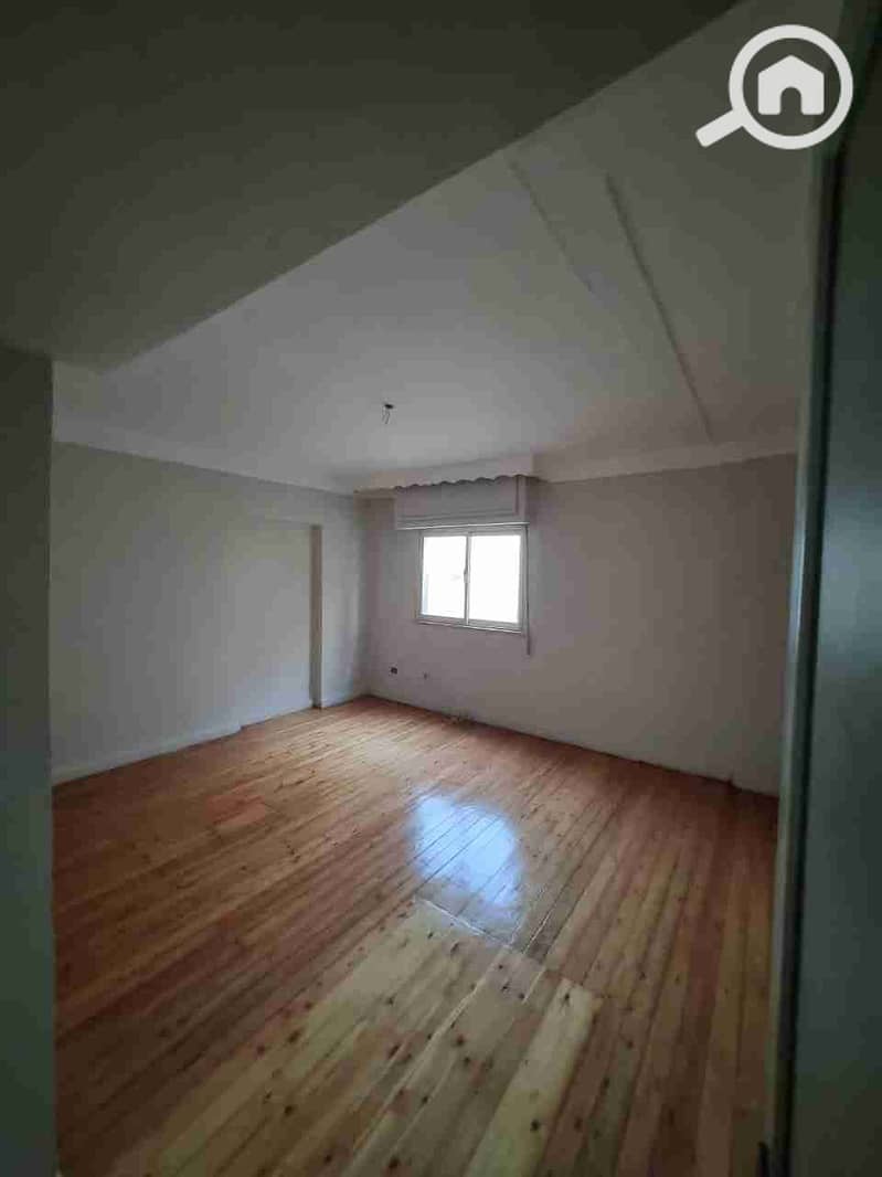 1000068180. jpg 1000068180. jpg