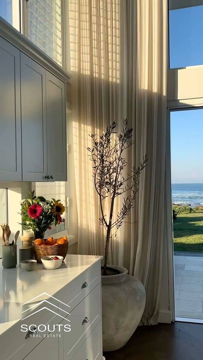 10 b9d92bd9-9e22-49e5-8ae6-7a2b39569dbe. jpeg