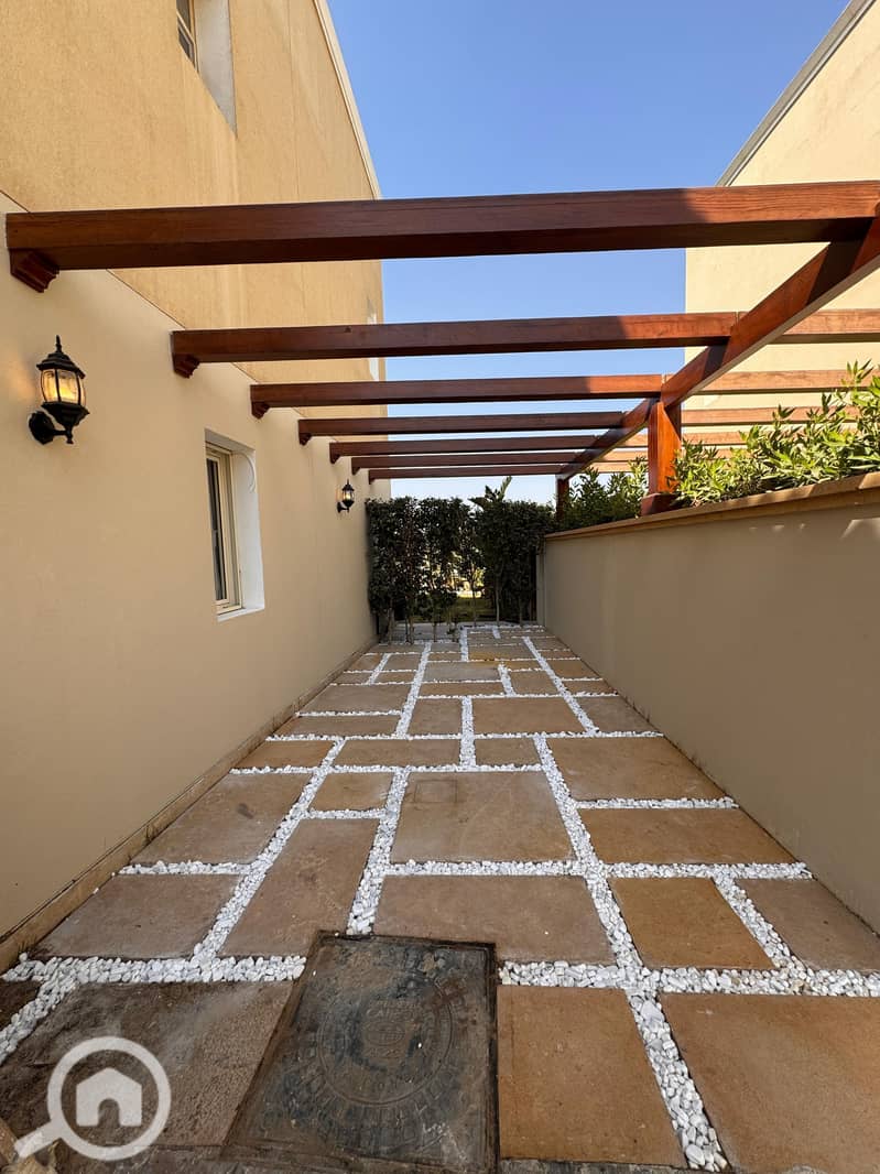 5 9b84a66a-2bb6-4e6e-9e6d-a72ef244b79e. jpg