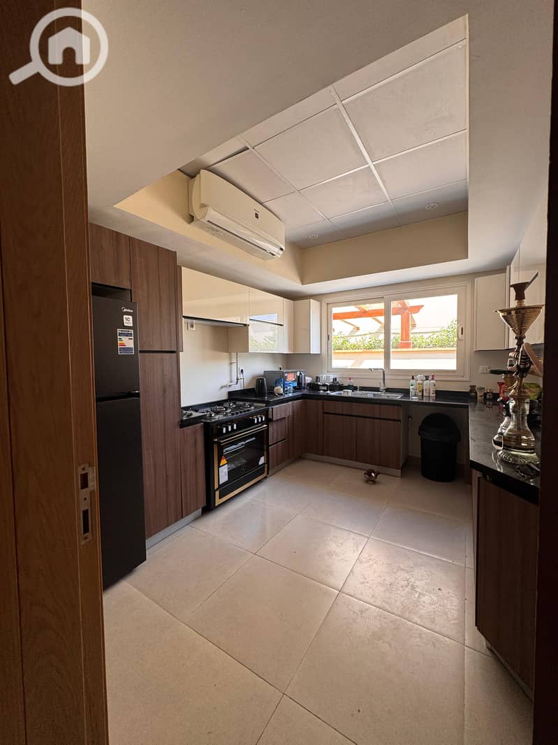 9 85038093-d84d-4f70-a5a6-87eab7ced1e8. jpg