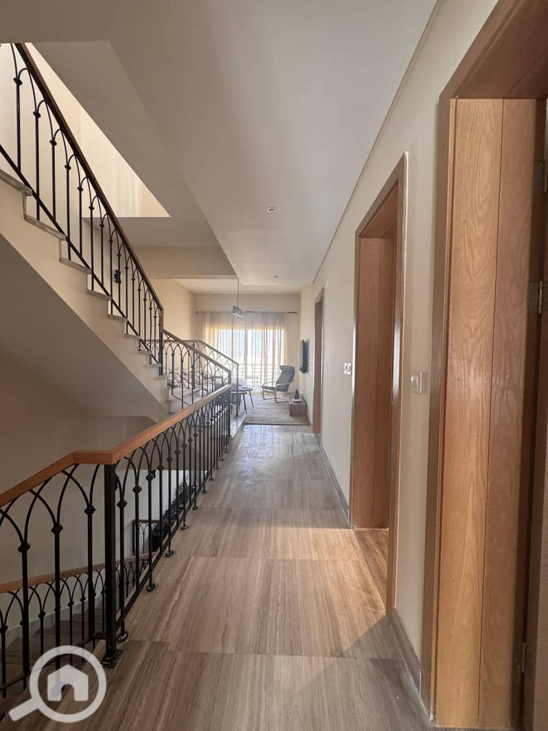 10 ac2e9185-5318-4165-837a-7ba0621e970a. jpg