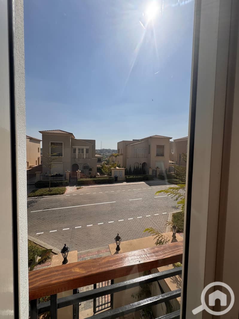 11 b6e9af4b-151c-4b9d-936c-e3e23a19aa98. jpg