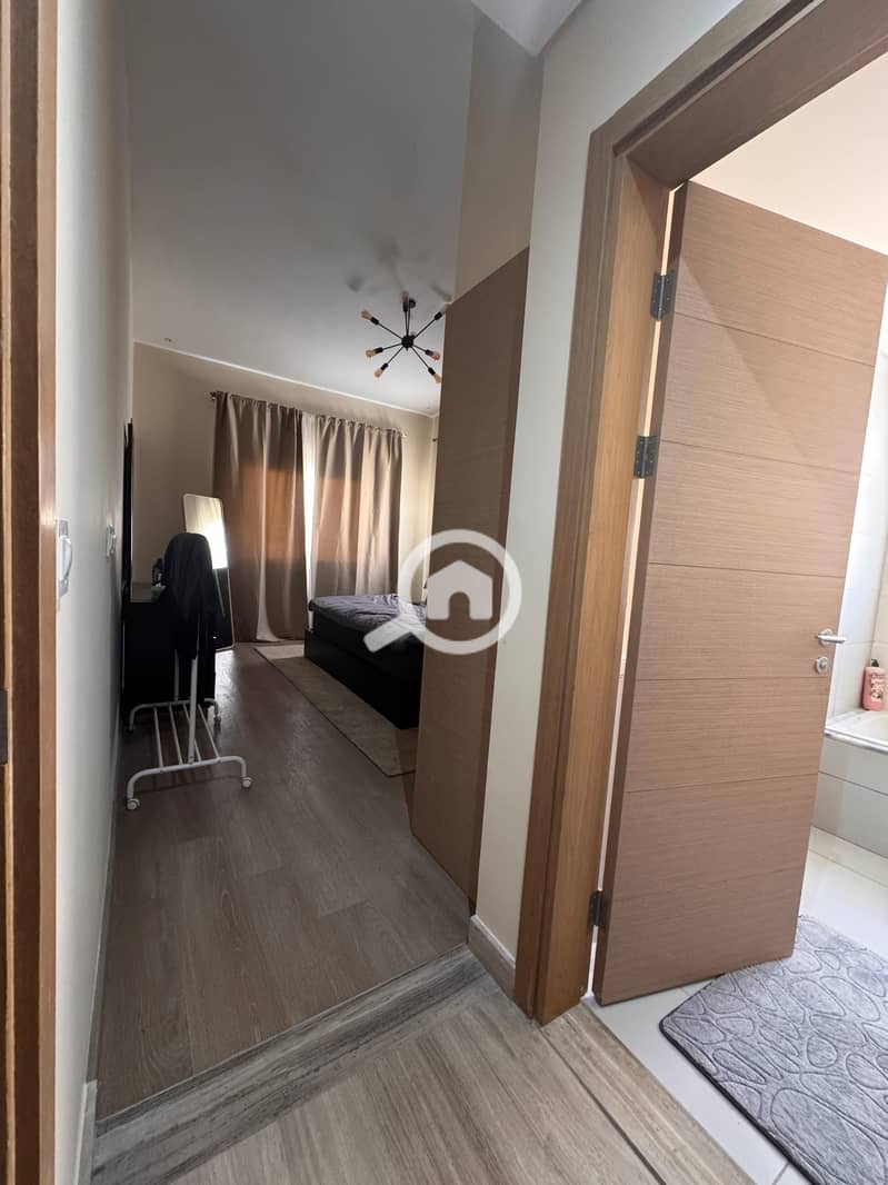 12 c69914d9-8e35-4e6b-9afa-a7f4e515eaf6. jpg