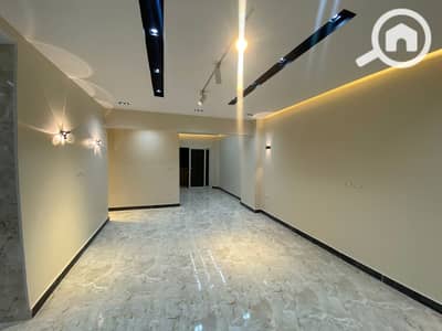 3 Bedroom Flat for Sale in Sheikh Zayed, Giza - IMG-20251216-WA0037. jpg 3 Bedroom Flat for Sale in Sheikh Zayed, Giza - IMG-20251216-WA0037. jpg