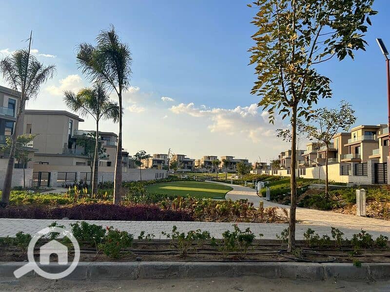 11 ff5ff00d-2ba8-444b-8cfd-444b9e69f757. jpg