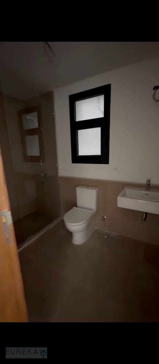 4 14a470fb-d795-4ae4-b281-fe9a2f7a669e. jpg