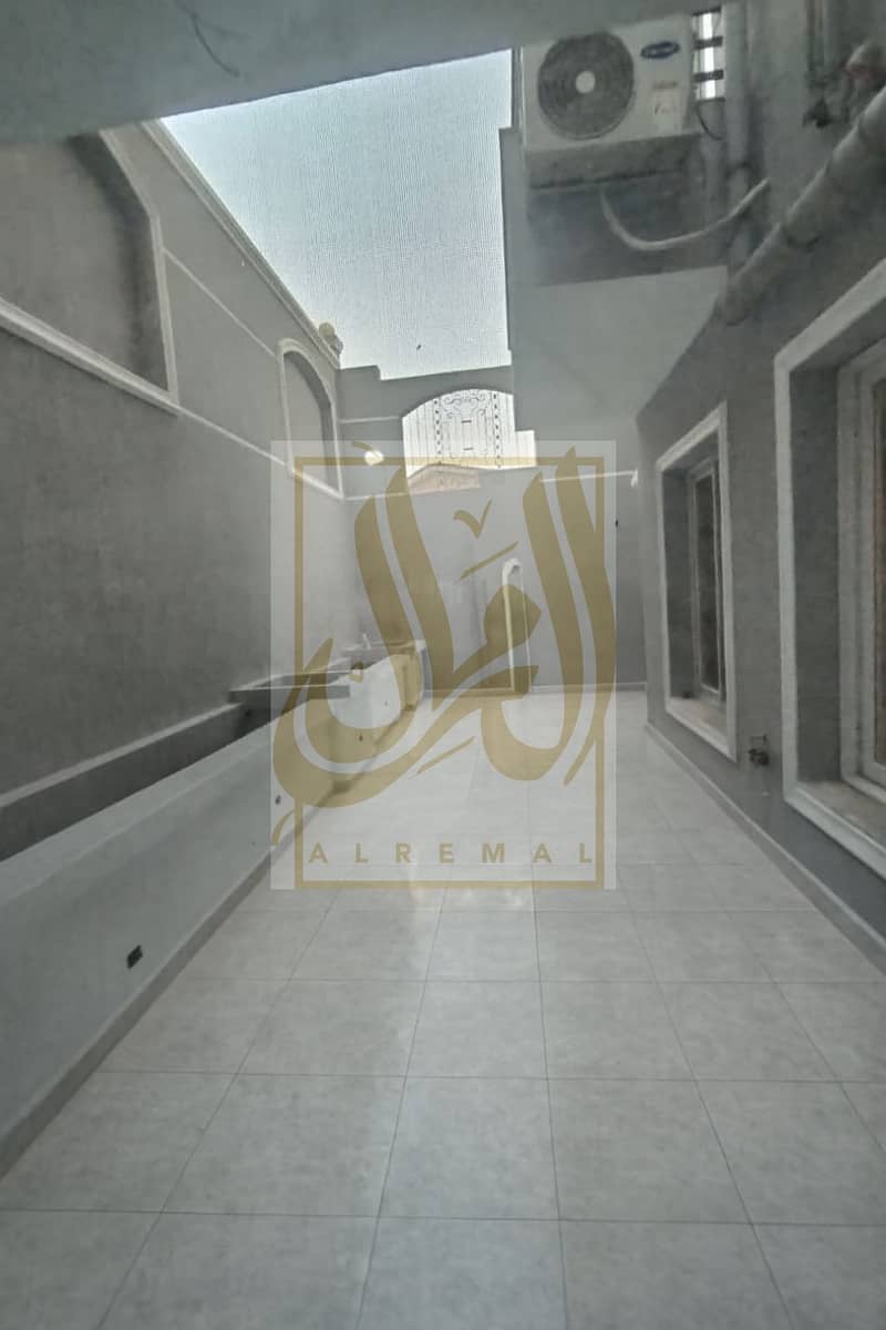 4 20251216_1100_أرضية نظيفة_remix_01kck65h6hefm8mq0zz28g4ww1. png