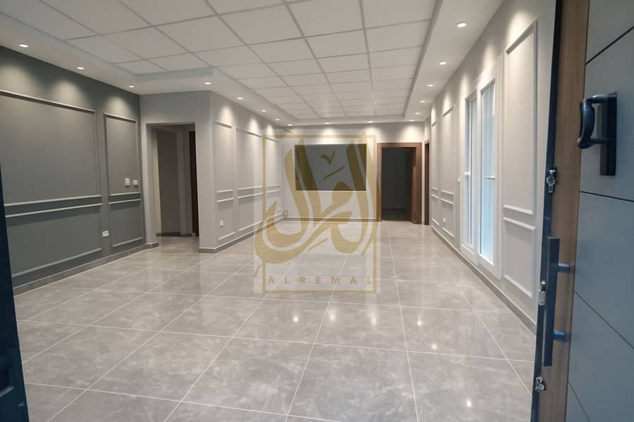 7 20251216_1115_تنظيف الأرضية المتسخة_remix_01kck703kbf6httn5zck3v5wxb. png