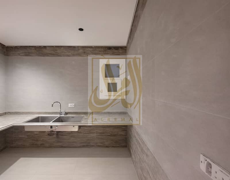 11 20251216_1129_أرضية نظيفة تمامًا_remix_01kck7tbsjf7zbmr481fxangdn. png