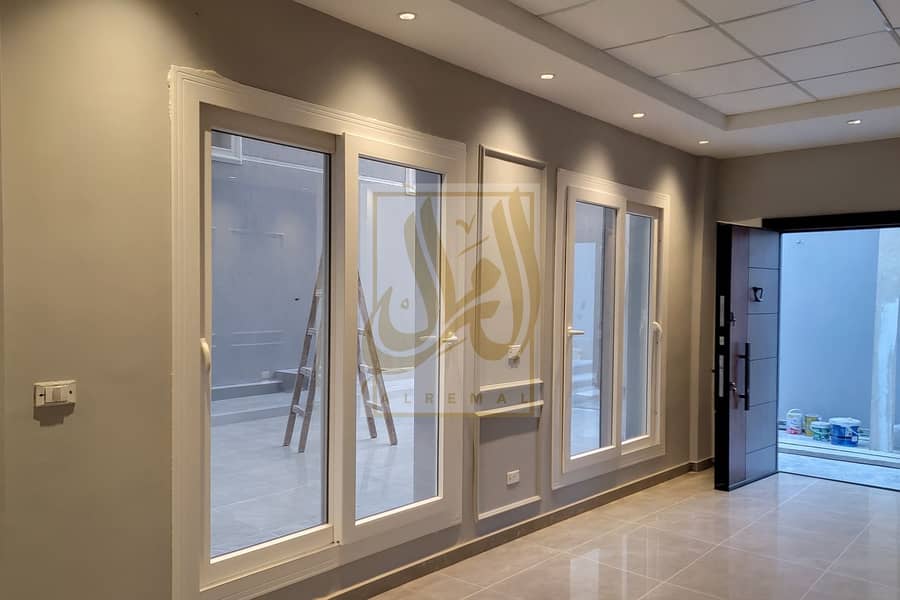 12 20251216_1132_تنظيف الأرضية والبلاط_remix_01kck805czeejvv46fhxxvst68. png