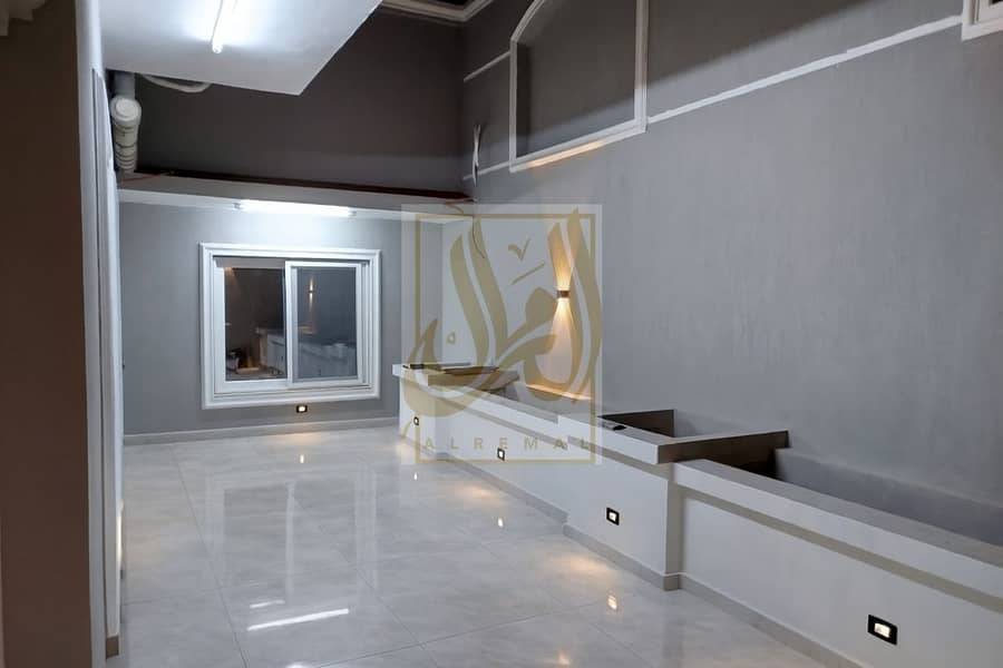 13 20251216_1156_تنظيف الأرضية من الأتربة_remix_01kck9bxagf92bht95anbkda9s. png