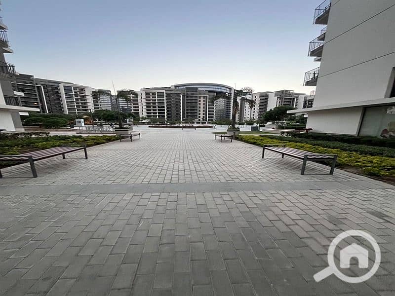 10 fe87263b-af82-4c6e-9c9e-995a31b11af6. jpg