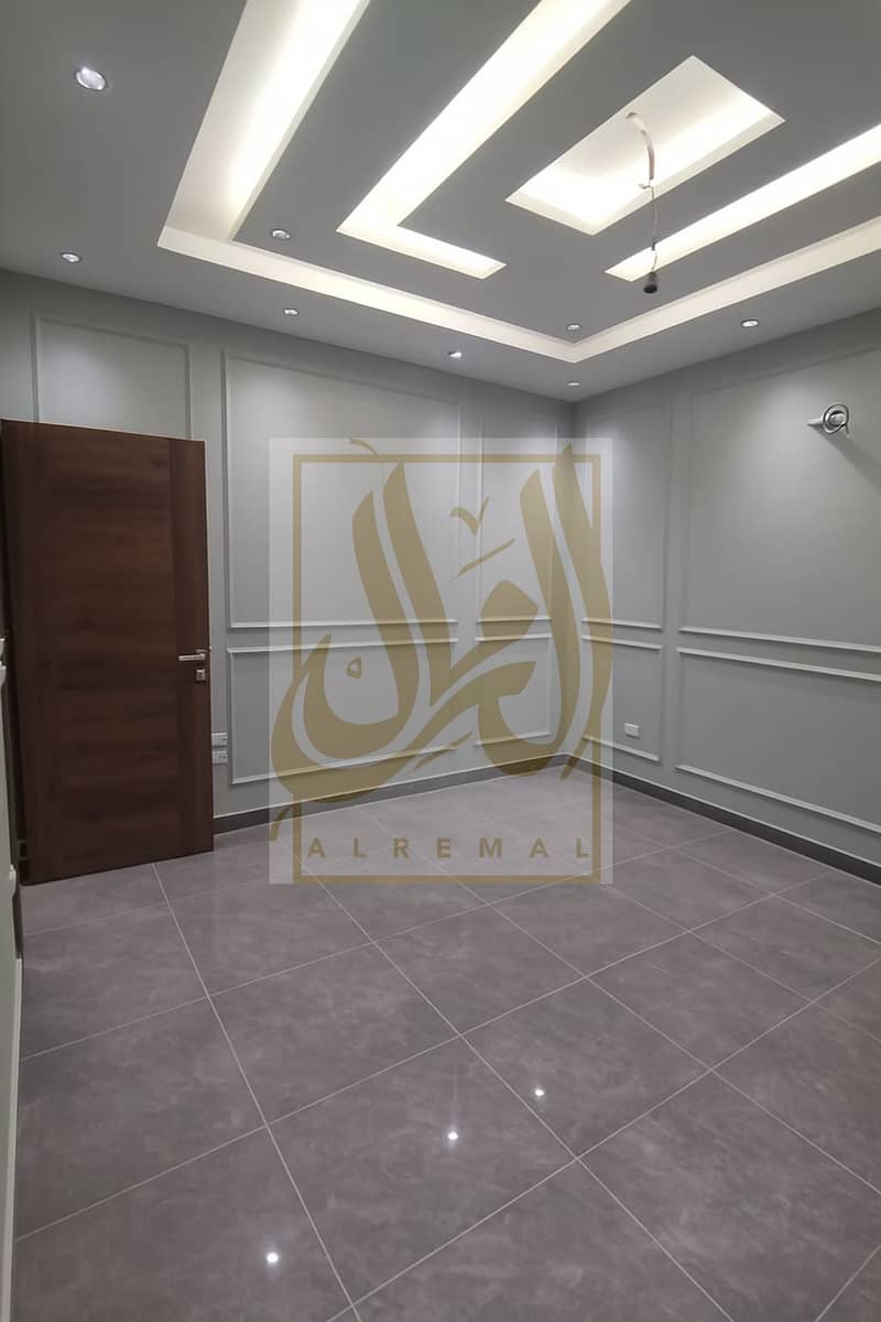 4 20251216_1035_أرضية نظيفة بلاط جديد_remix_01kck4pph4e9f9t79ms1hd43vj. png