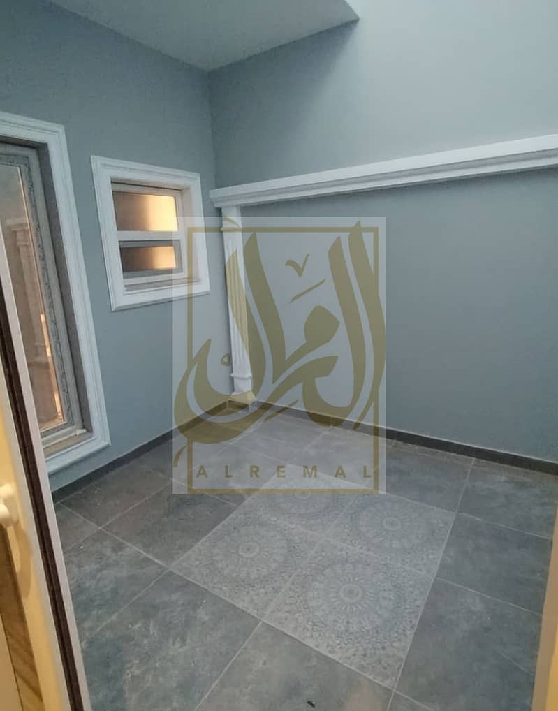 6 20251216_1048_البلاط نظيف وجديد_remix_01kck5ehw1ftrsvttxeb6z13p7. png