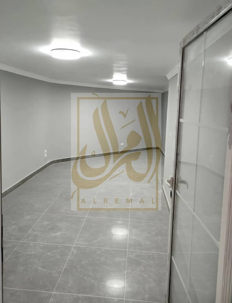 8 20251216_1047_تنظيف أرضية بلاط_remix_01kck5cmmkenmtfv1dx4g8xfft. png