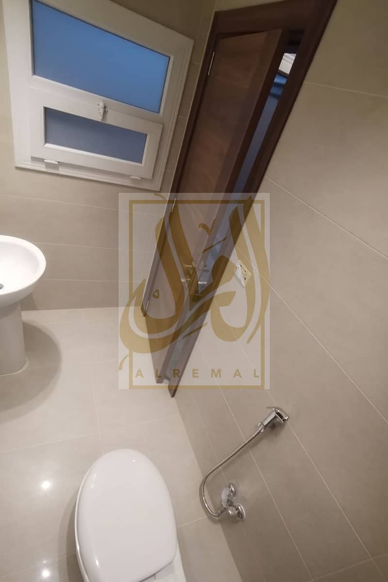 12 20251216_1051_تنظيف الأرضية المتسخة_remix_01kck5kym5fcab9sc79f62z3zj. png