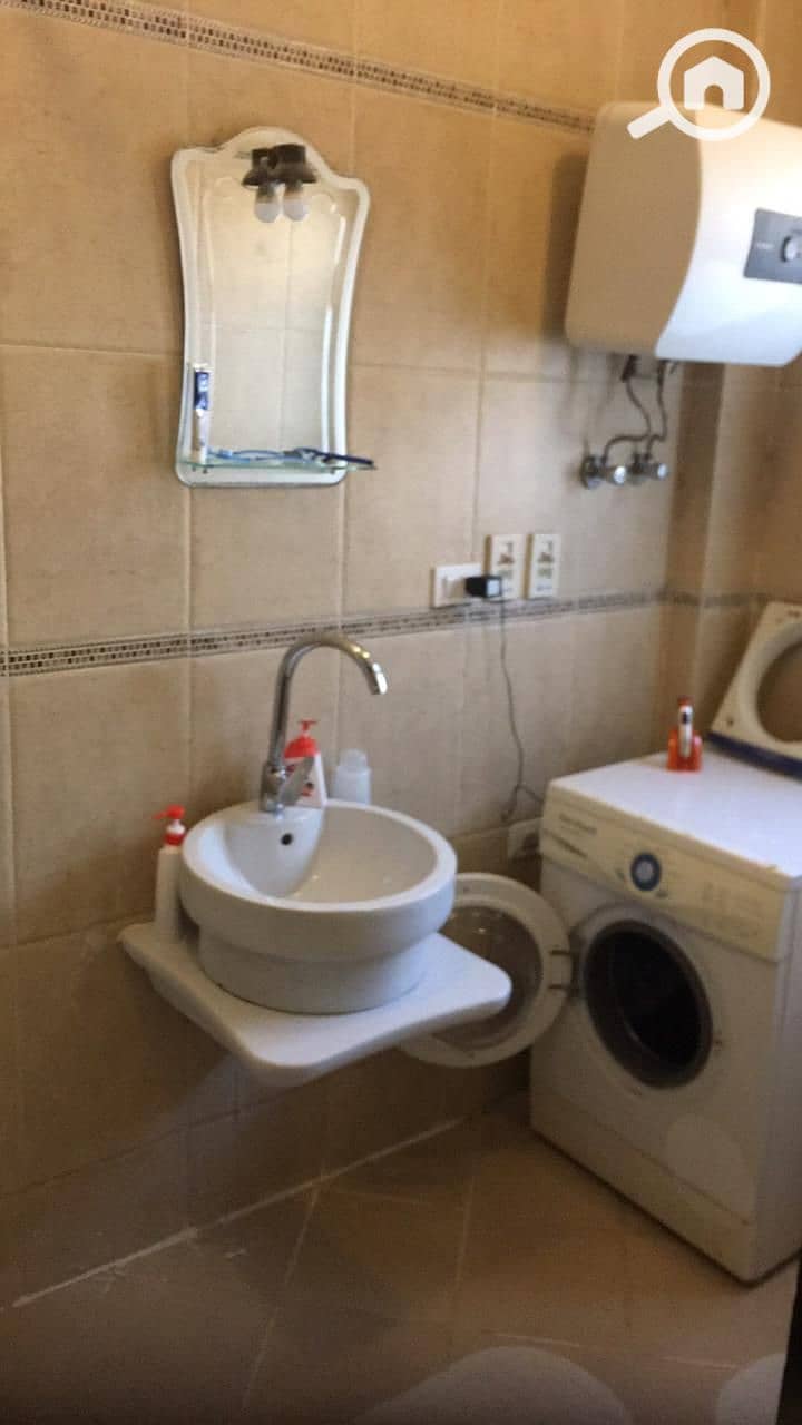 8 b4cbdd70-cf3f-469e-a842-f38985fcba8c. jpg