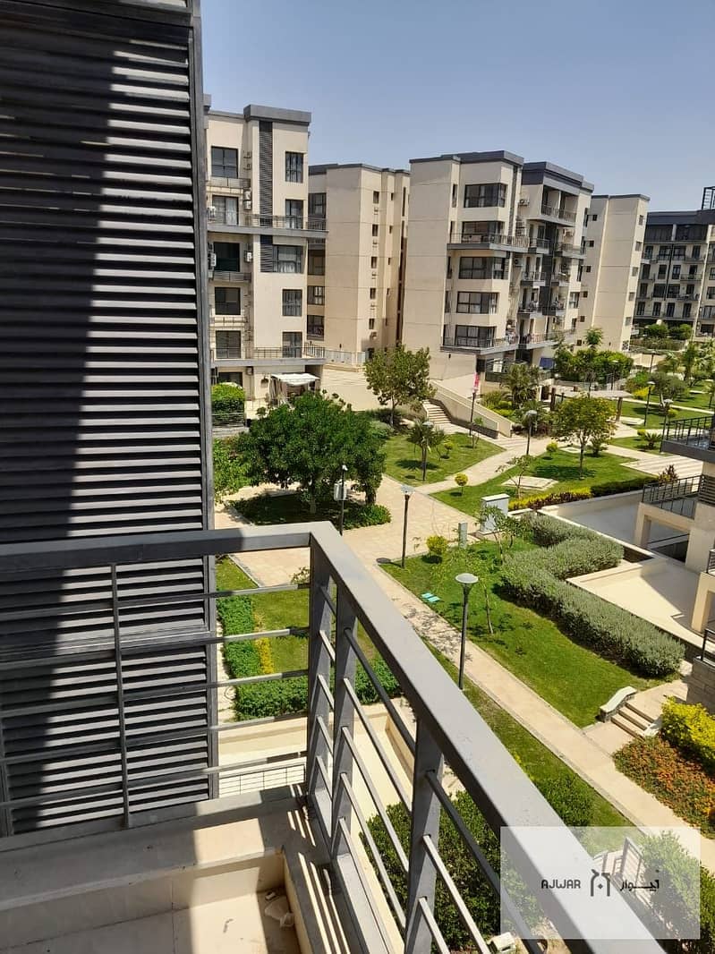 4 72700ae5-5175-4796-aa79-d0b139907278. jpg