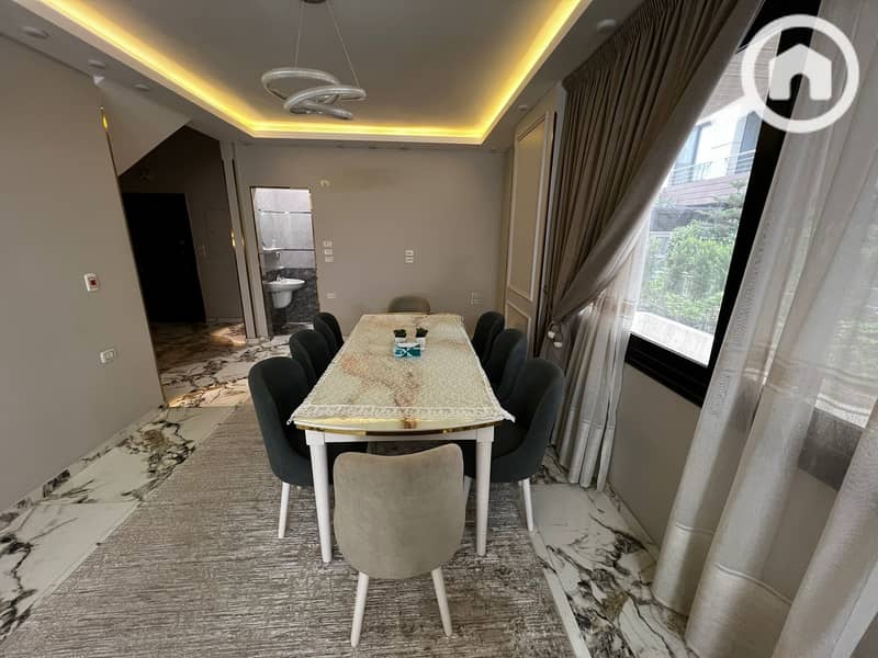 5 67d426e3-bde5-48a2-acf5-631ff90eb30c. jpeg