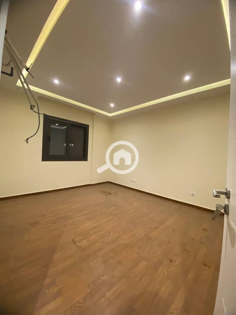 5 WhatsApp Image 2025-12-14 at 17.37. 52 (1). jpeg